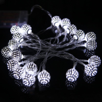 Светодиодная 10 LED гирлянда 2 метра Резные шарики Холодный свет Батарейки